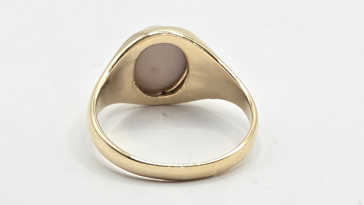 Vintage: 9ct Yellow Gold Opal Solitaire Signet Ring