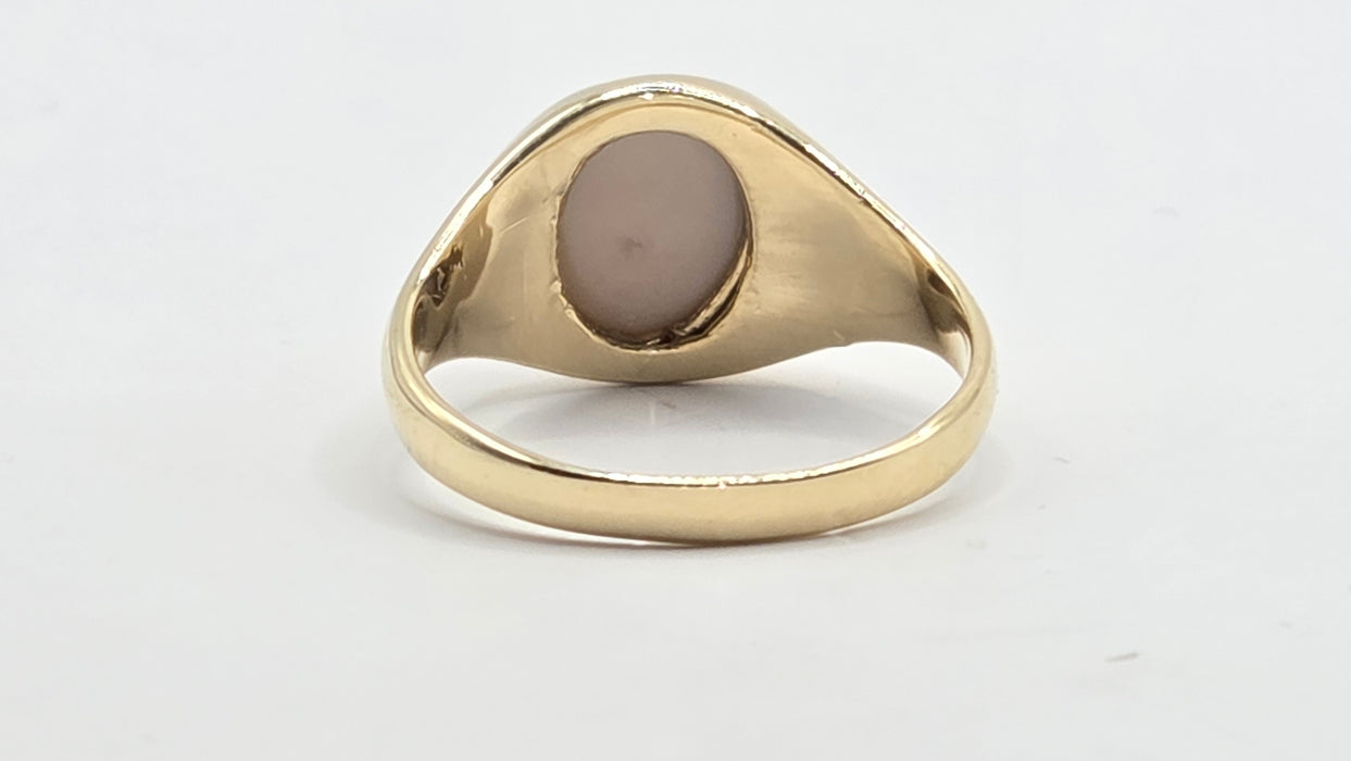 Vintage: 9ct Yellow Gold Opal Solitaire Signet Ring