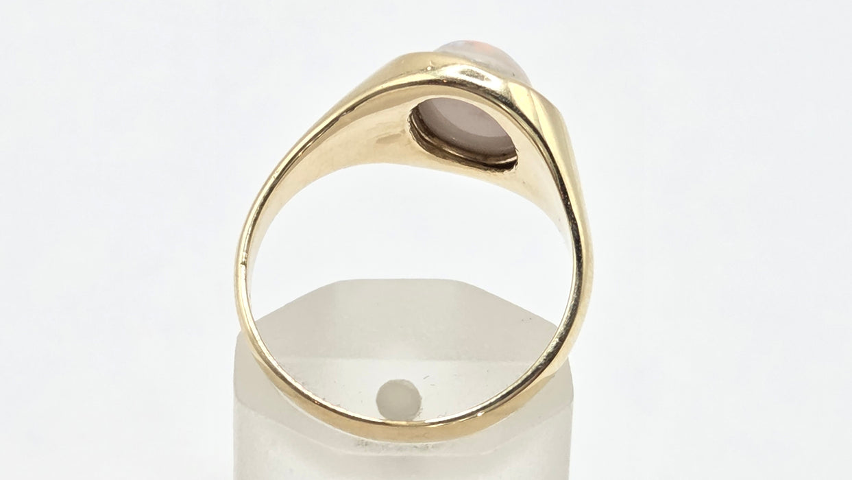 Vintage: 9ct Yellow Gold Opal Solitaire Signet Ring