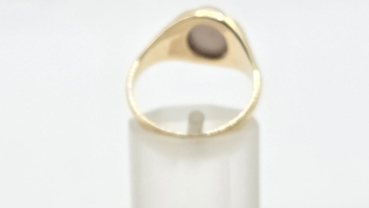 Vintage: 9ct Yellow Gold Opal Solitaire Signet Ring