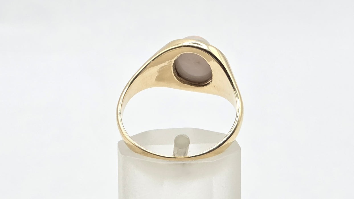 Vintage: 9ct Yellow Gold Opal Solitaire Signet Ring