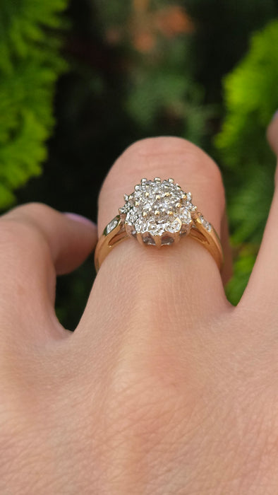 Vintage: 9ct Yellow Gold Diamond Daisy Cluster Ring