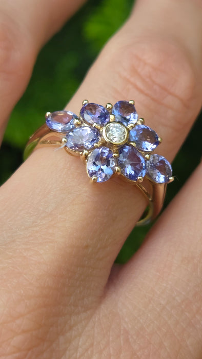 Vintage: 9ct Gold Tanzanite & Diamond Flower Cluster Ring