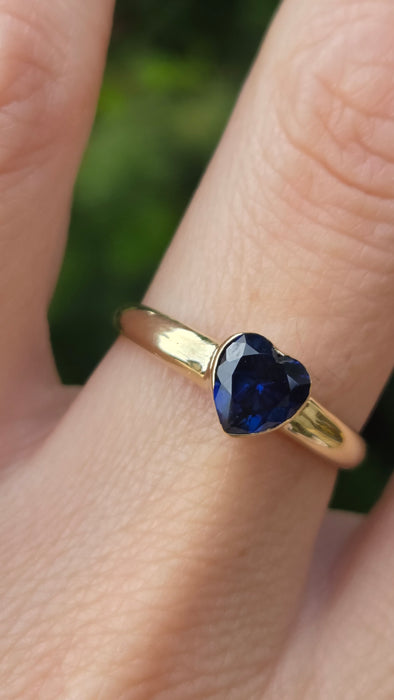 Vintage: 9ct Yellow Gold Heart Cut Sapphire Solitaire Ring — From 1992