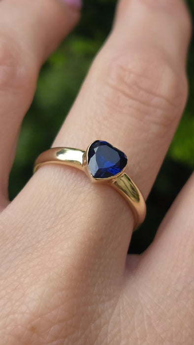 Vintage: 9ct Yellow Gold Heart Cut Sapphire Solitaire Ring — From 1992