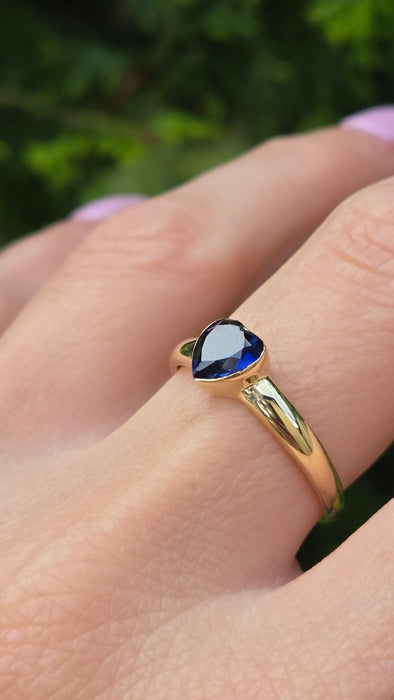 Vintage: 9ct Yellow Gold Heart Cut Sapphire Solitaire Ring — From 1992