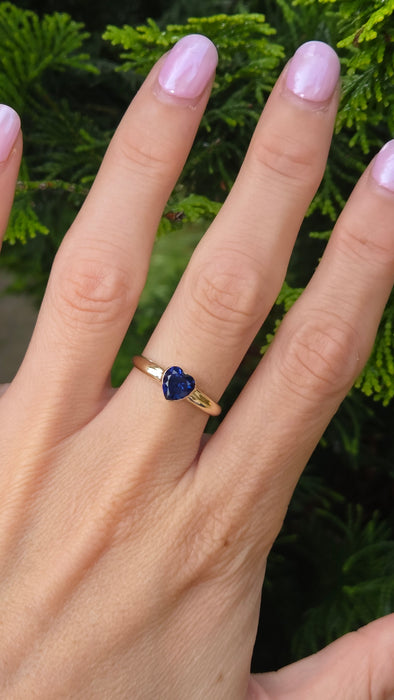 Vintage: 9ct Yellow Gold Heart Cut Sapphire Solitaire Ring — From 1992