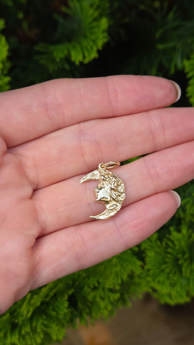 Vintage: 9ct Yellow Gold Man in the Moon Face Pendant