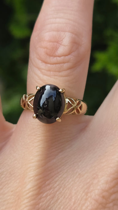 Vintage: 9ct Yellow Gold Black Spinel Cabochon Solitaire Ring