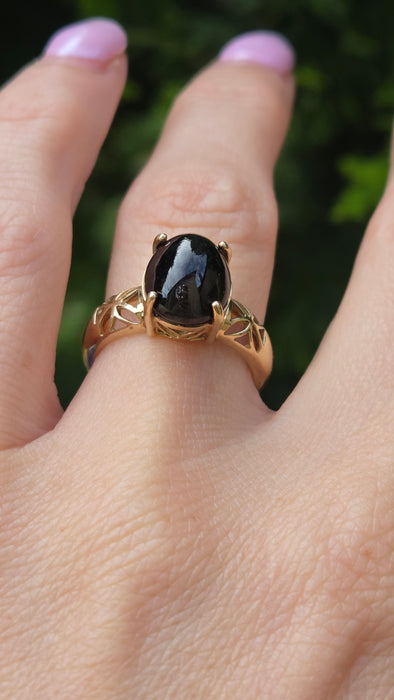 Vintage: 9ct Yellow Gold Black Spinel Cabochon Solitaire Ring