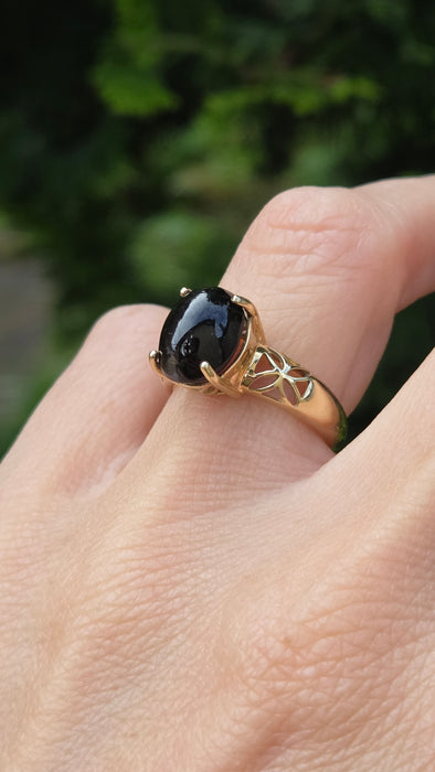 Vintage: 9ct Yellow Gold Black Spinel Cabochon Solitaire Ring