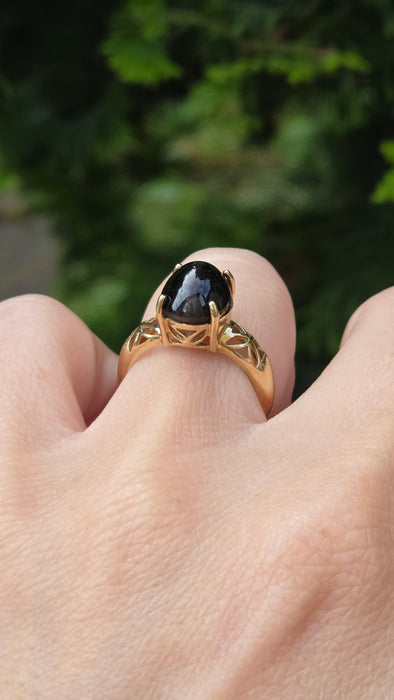Vintage: 9ct Yellow Gold Black Spinel Cabochon Solitaire Ring