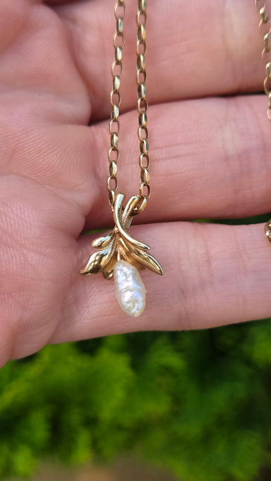 Vintage: 9ct Yellow Gold Baroque Freshwater Pearl Belcher Chain Necklace — From 1979
