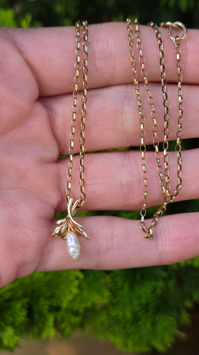 Vintage: 9ct Yellow Gold Baroque Freshwater Pearl Belcher Chain Necklace — From 1979