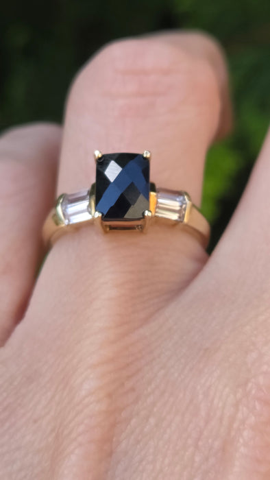 Vintage: 9ct Yellow Gold Almandine Garnet & White Topaz Ring