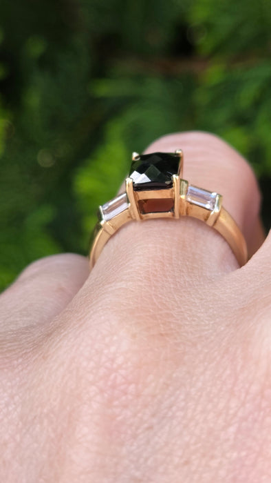 Vintage: 9ct Yellow Gold Almandine Garnet & White Topaz Ring