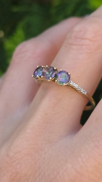 Vintage: 9ct Yellow Gold Mystic Topaz Trilogy & Diamond Ring