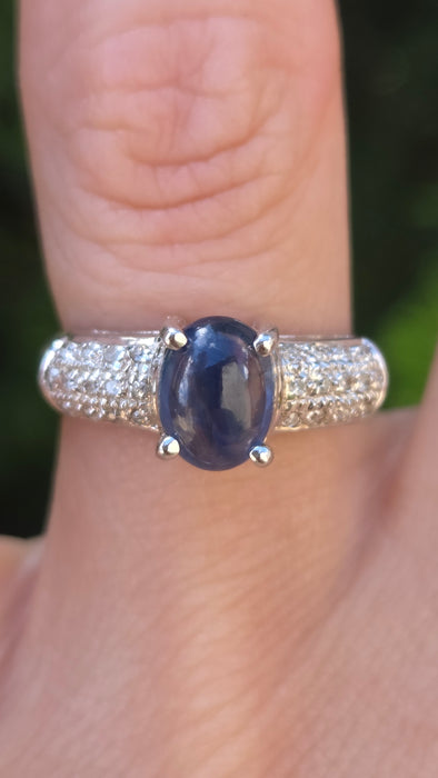 Vintage: 9ct White Gold Cabochon Sapphire & Diamond Ring