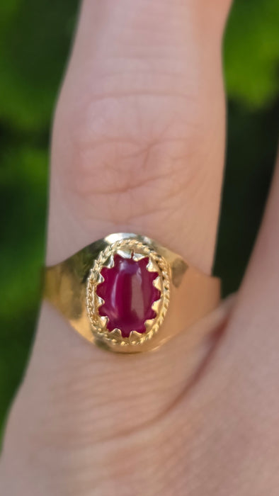 Vintage: 18ct Yellow Gold Pink Sapphire Cabochon Signet Ring