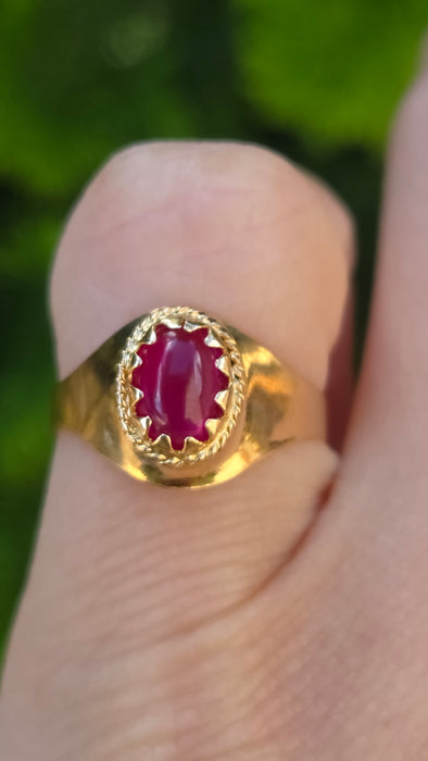 Vintage: 18ct Yellow Gold Pink Sapphire Cabochon Signet Ring