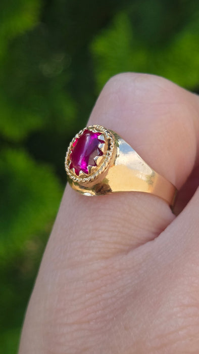 Vintage: 18ct Yellow Gold Pink Sapphire Cabochon Signet Ring