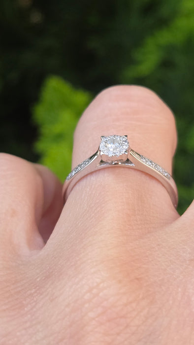 Vintage: 9ct White Gold 11 Natural Diamond Dress/Stacker Ring