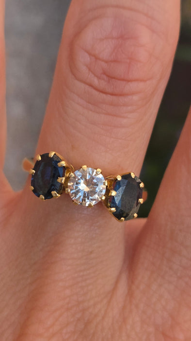 6446 18ct Gold Modern Brilliant Cut Diamond (0.75ct)  Cornflower Blue Sapphires 3-Stone Ring-Exceptional