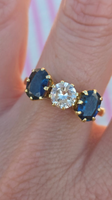 6446 18ct Gold Modern Brilliant Cut Diamond (0.75ct)  Cornflower Blue Sapphires 3-Stone Ring-Exceptional