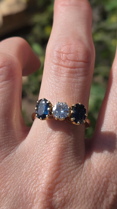 6446 18ct Gold Modern Brilliant Cut Diamond (0.75ct)  Cornflower Blue Sapphires 3-Stone Ring-Exceptional