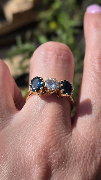 6446 18ct Gold Modern Brilliant Cut Diamond (0.75ct)  Cornflower Blue Sapphires 3-Stone Ring-Exceptional