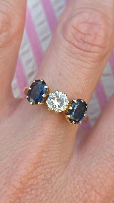 6446 18ct Gold Modern Brilliant Cut Diamond (0.75ct)  Cornflower Blue Sapphires 3-Stone Ring-Exceptional