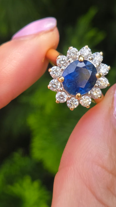 Vintage: 18ct Yellow Gold Sapphire & Diamond Cluster Ring — 3.30ct Sapphire / 1.20ct Diamonds