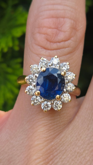 Vintage: 18ct Yellow Gold Sapphire & Diamond Cluster Ring — 3.30ct Sapphire / 1.20ct Diamonds
