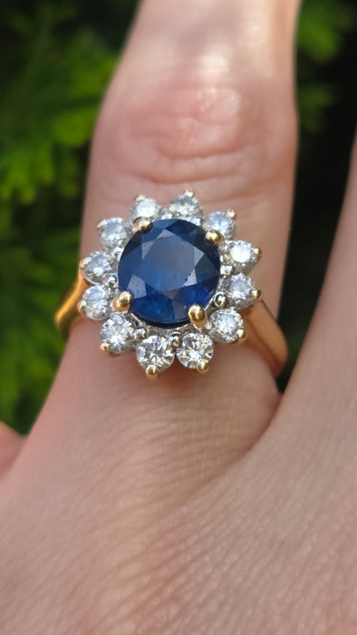 Vintage: 18ct Yellow Gold Sapphire & Diamond Cluster Ring — 3.30ct Sapphire / 1.20ct Diamonds