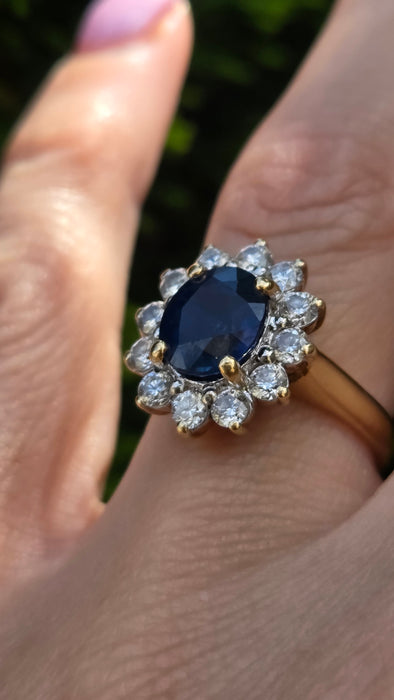 Vintage: 18ct Yellow Gold Sapphire & Diamond Cluster Ring — 3.30ct Sapphire / 1.20ct Diamonds