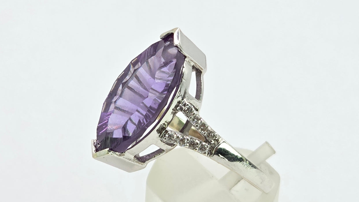 Vintage: 14ct White Gold Purple Sapphire 6.91ct & Diamond Ring
