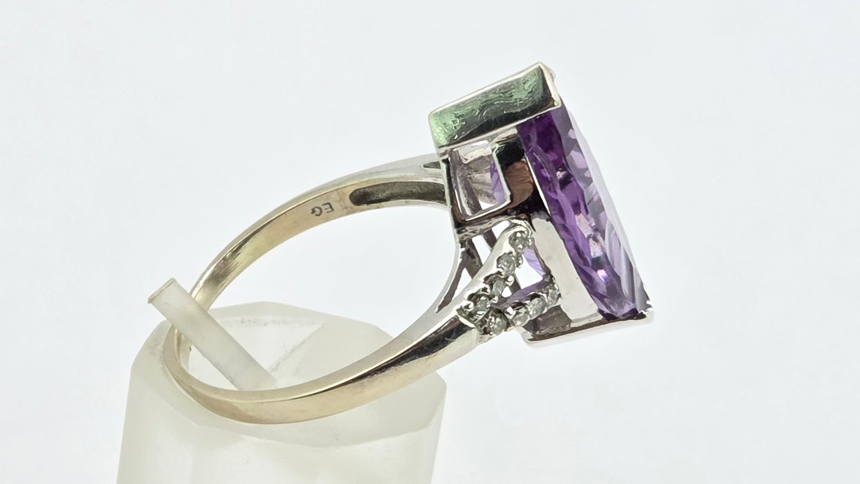 Vintage: 14ct White Gold Purple Sapphire 6.91ct & Diamond Ring