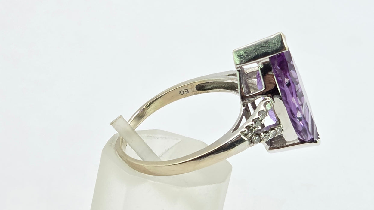 Vintage: 14ct White Gold Purple Sapphire 6.91ct & Diamond Ring