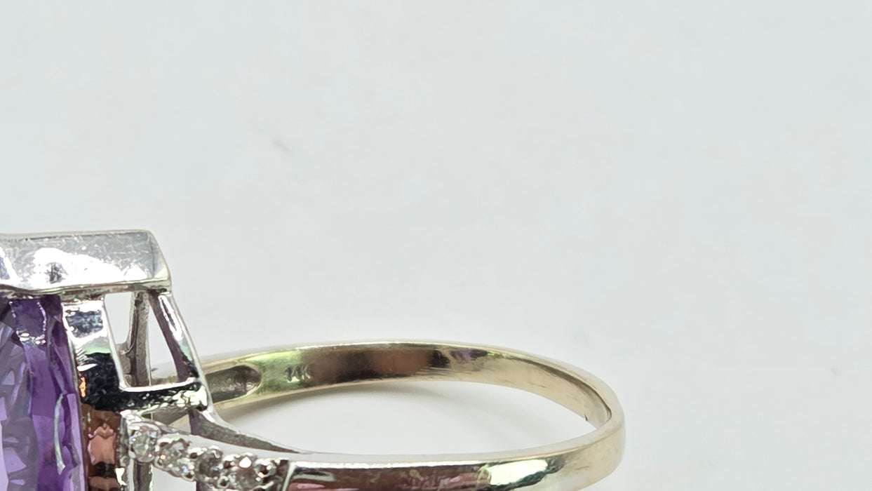 Vintage: 14ct White Gold Purple Sapphire 6.91ct & Diamond Ring