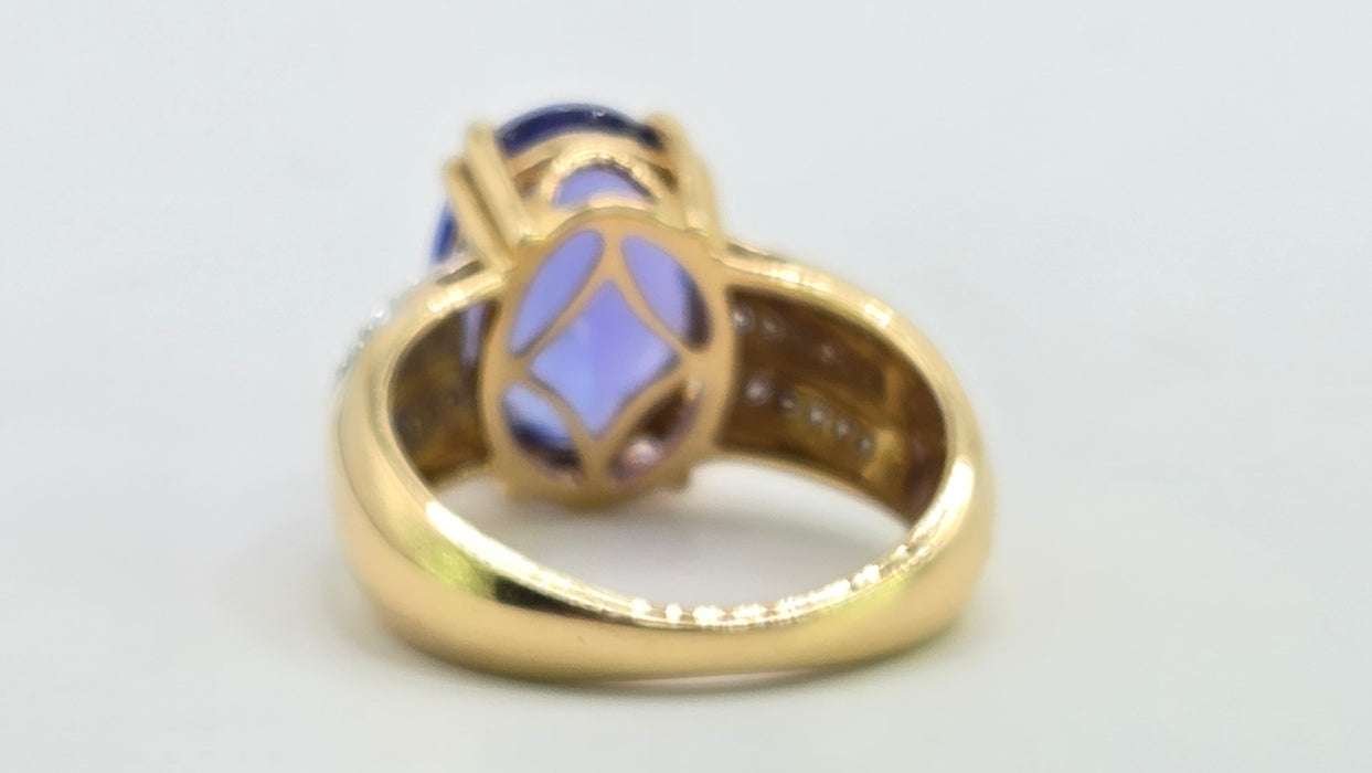 Vintage: 18ct Yellow Gold Tanzanite 4.65ct & Diamond Dress Ring