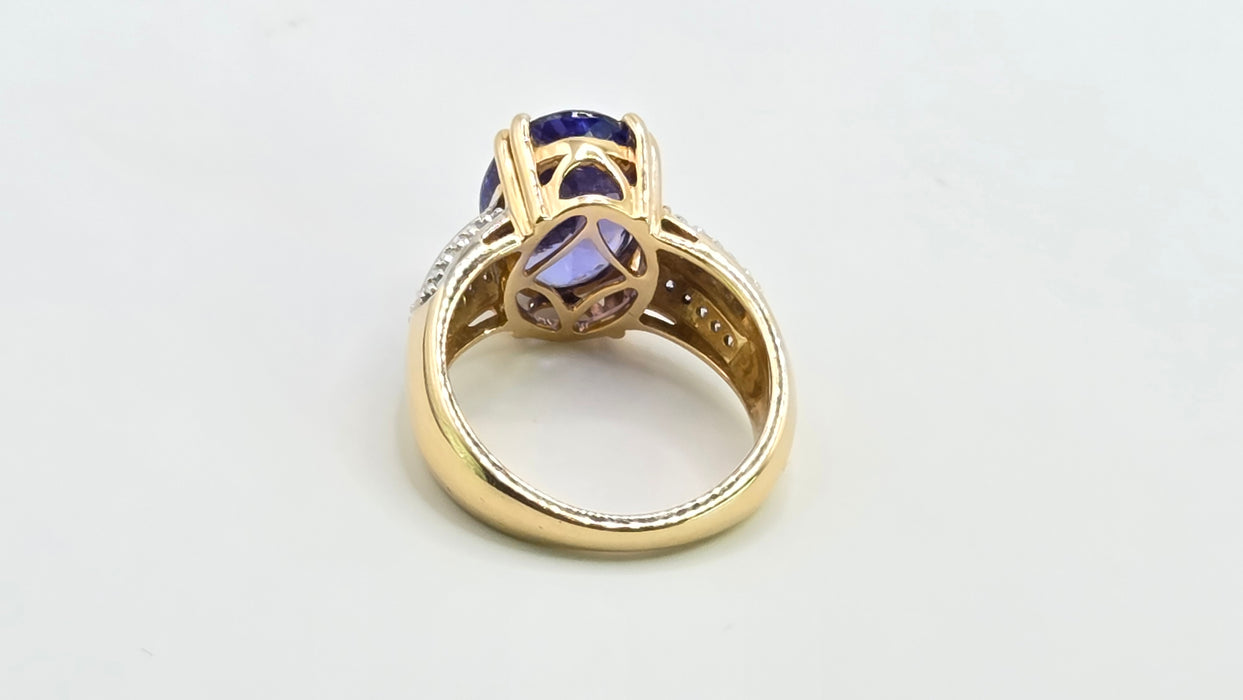 Vintage: 18ct Yellow Gold Tanzanite 4.65ct & Diamond Dress Ring