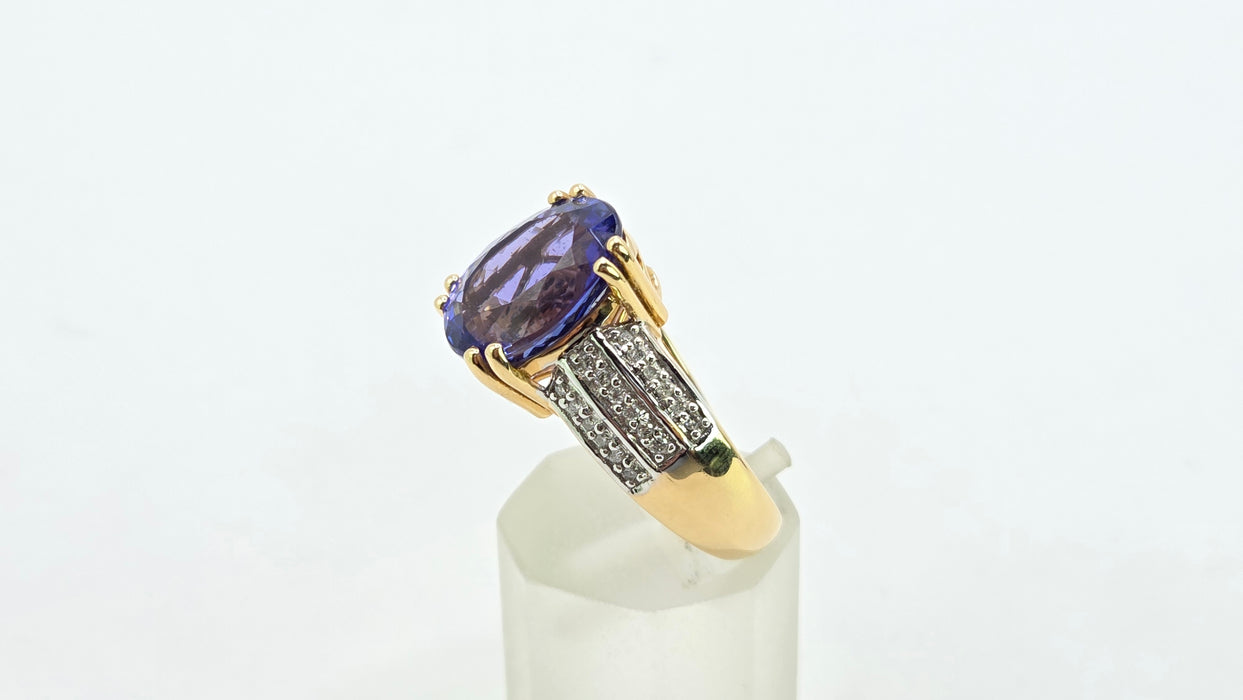 Vintage: 18ct Yellow Gold Tanzanite 4.65ct & Diamond Dress Ring