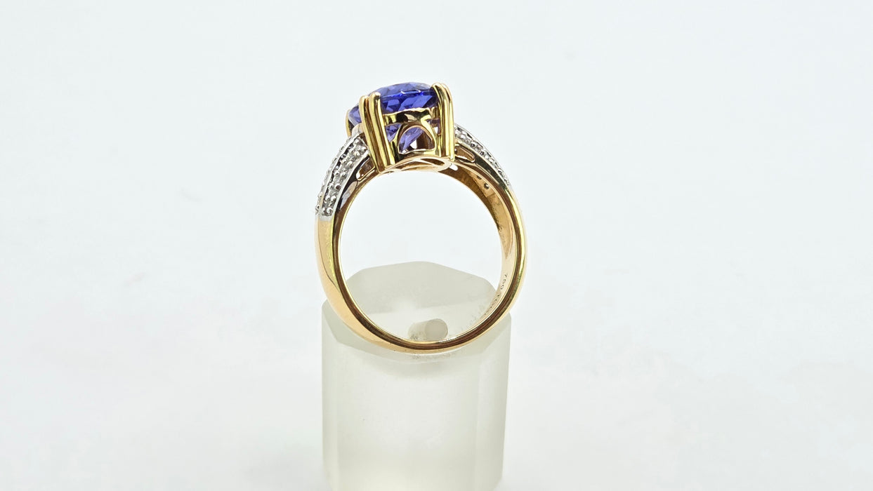 Vintage: 18ct Yellow Gold Tanzanite 4.65ct & Diamond Dress Ring