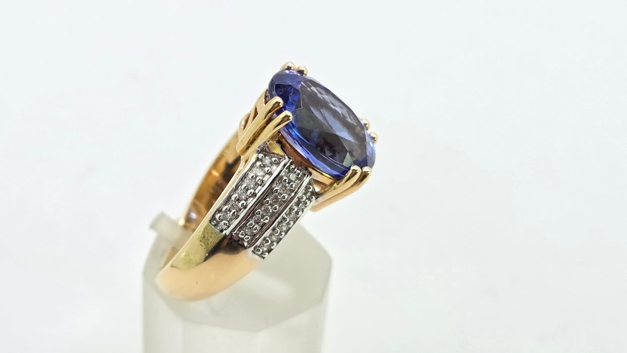 Vintage: 18ct Yellow Gold Tanzanite 4.65ct & Diamond Dress Ring