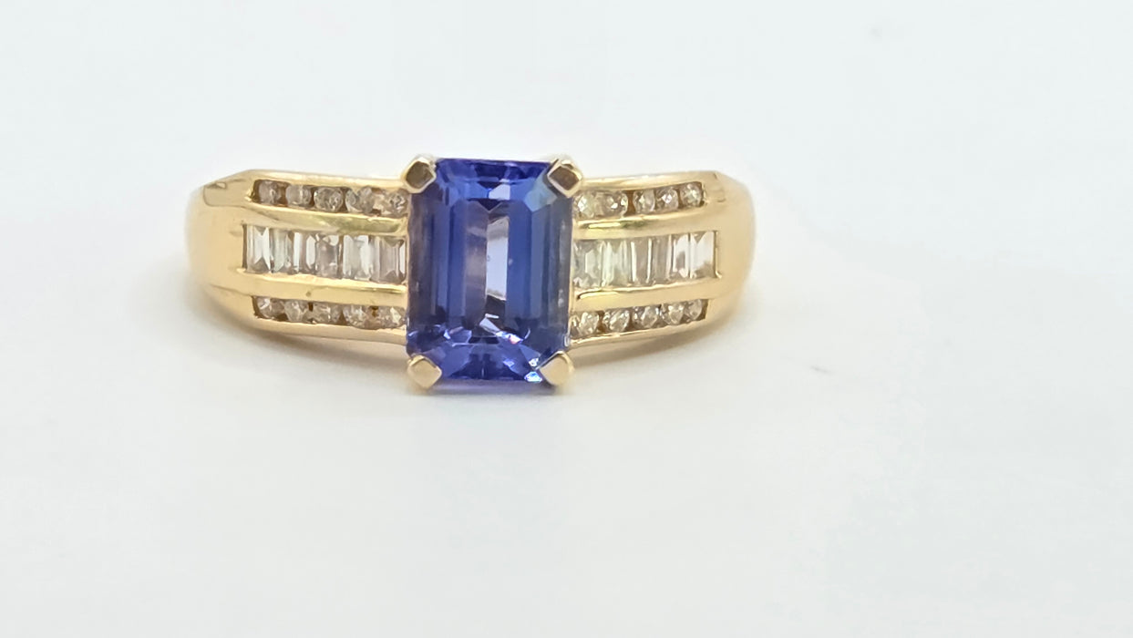 Vintage: 18ct Yellow Gold Tanzanite 1.70ct & Diamond 0.46ct Dress Ring
