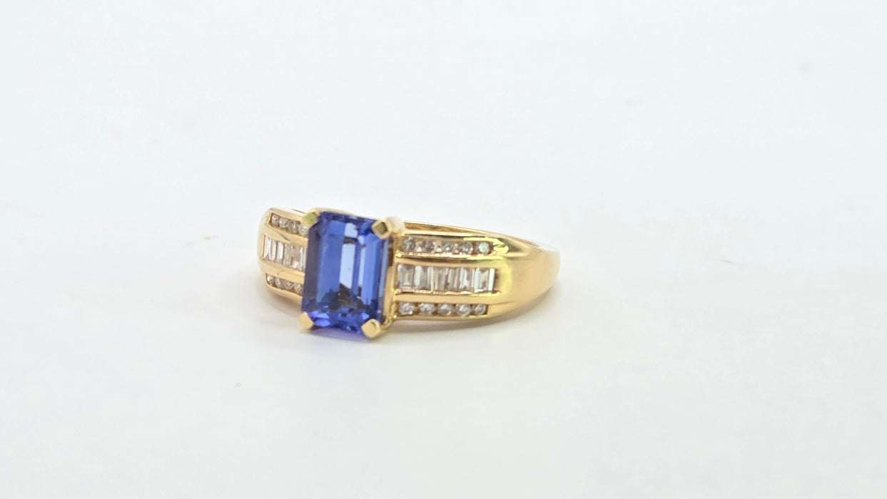 Vintage: 18ct Yellow Gold Tanzanite 1.70ct & Diamond 0.46ct Dress Ring