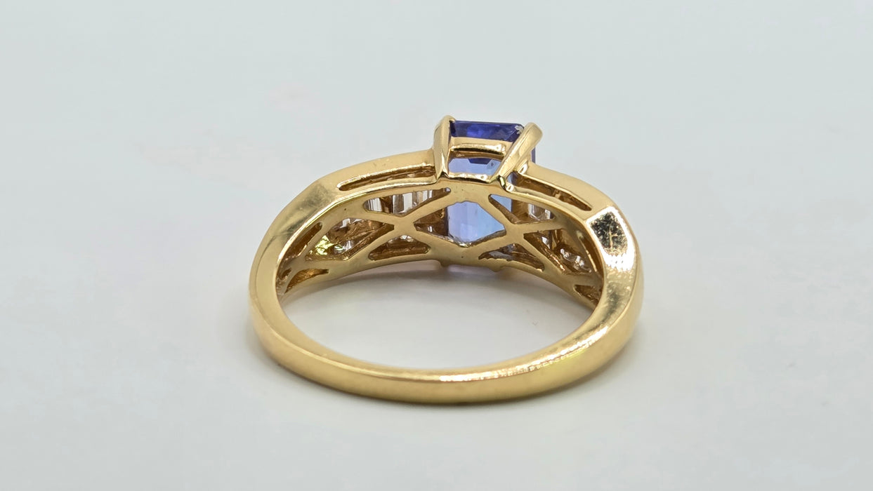 Vintage: 18ct Yellow Gold Tanzanite 1.70ct & Diamond 0.46ct Dress Ring