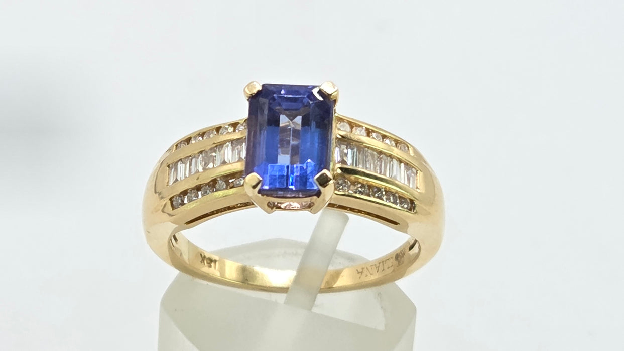 Vintage: 18ct Yellow Gold Tanzanite 1.70ct & Diamond 0.46ct Dress Ring