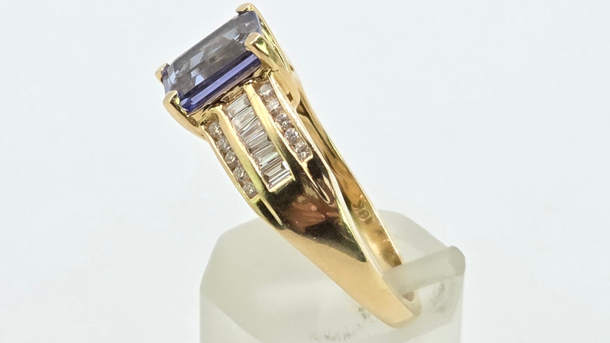 Vintage: 18ct Yellow Gold Tanzanite 1.70ct & Diamond 0.46ct Dress Ring