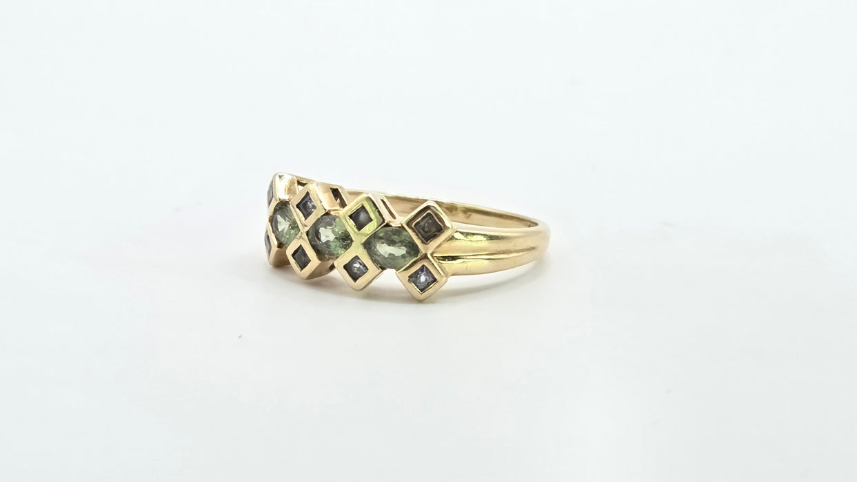 Vintage: 9ct Yellow Gold Green Sapphire Geometric Dress Ring